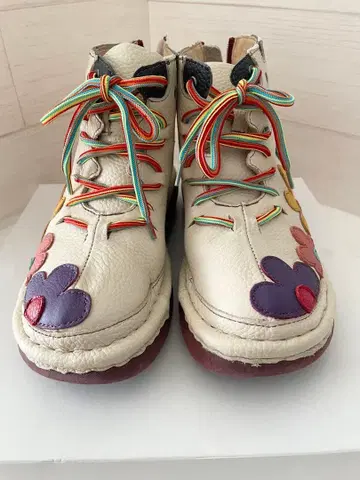 에스타시온 꽃무늬 가죽 부츠 화이트 L 사이즈