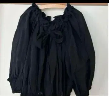 리본 개더 블라우스 블랙