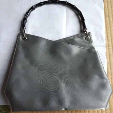 그레이 합성 피혁 토트백 대나무 스타일