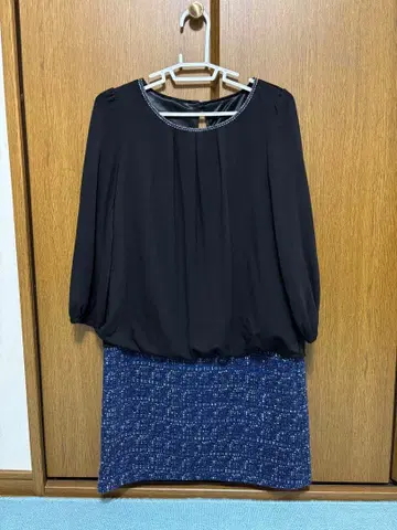 블랙 상의와 파랑 스커트 원피스 S 사이즈