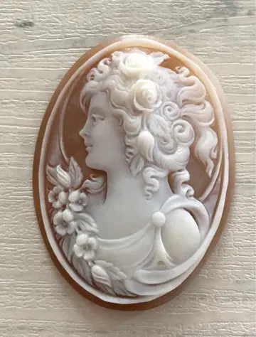 카메오 루스 귀부인의 옆모습 사인 있음 오른쪽