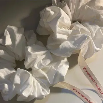 BELLA 스크런치 화이트