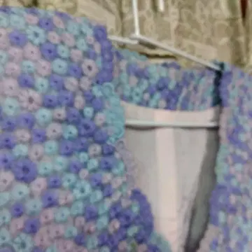 꽃 자수? 겉옷? 버튼 귀여워