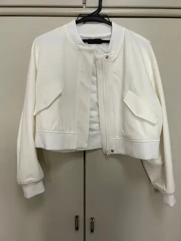 화이트 노카라 크롭 자켓