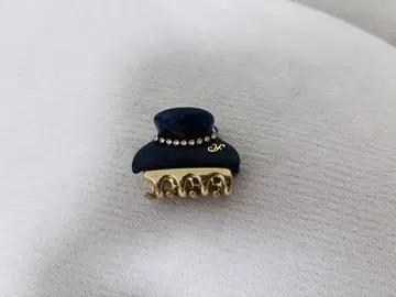 비쥬 장식 네이비 헤어 클립