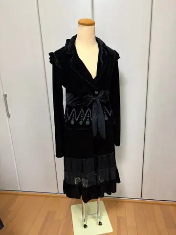 벨벳 프릴 자켓 & 스커트 세트