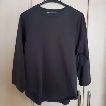 MidiUmi 블랙 7부 소매 T셔츠