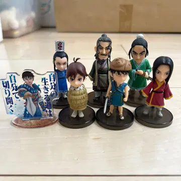 킹덤 월드 컬렉터블 피규어