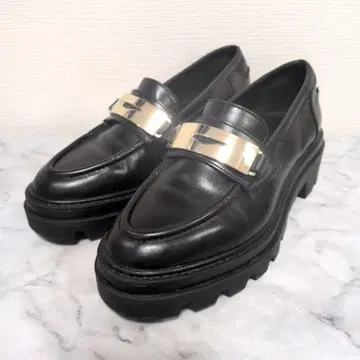 [ 새상품급 ] ZARA 트랙 밑창 플레이트 로퍼 23cm