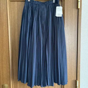 어반리서치 로쏘 새틴 플리츠 스커트