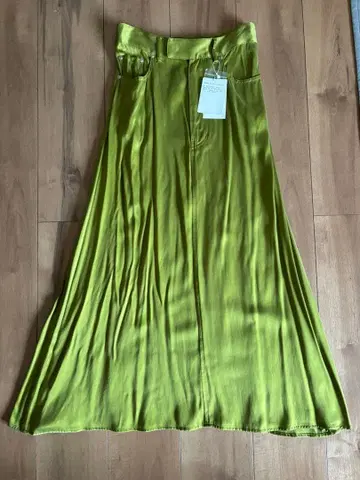 새틴풍 그린 롱 스커트 택 포함