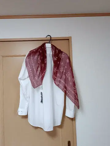 LAURA ASHLEY 로라 애슐리 빨간 꽃무늬 스카프