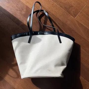 KINDERSALMON 캔버스 블랙 트림 토트백