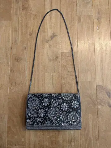 green label relaxing 비즈 자수 숄더백