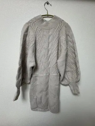 라이트 그레이 케이블 짜임 니트 스웨터 원피스