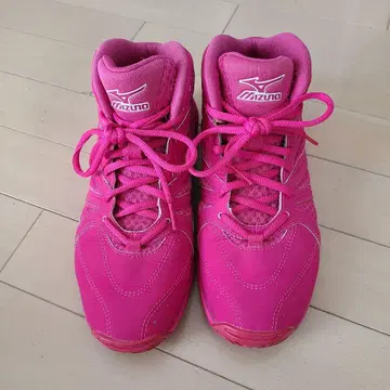 미즈노 핑크 하이컷 스니커즈