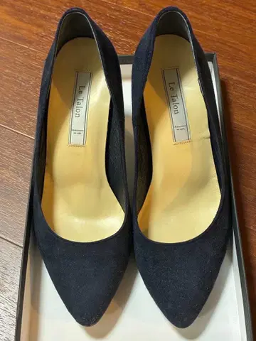 르 탈롱 네이비 스웨이드 펌프스