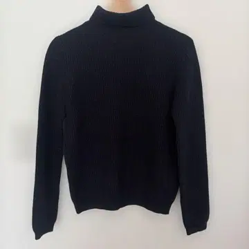 네이비 터틀넥 스웨터