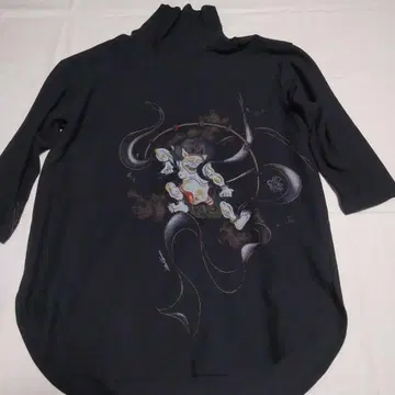 풍신뇌신 아트 프린트 터틀넥 긴팔 튜닉 블랙