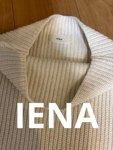 IENA 화이트 하이넥 니트 스웨터