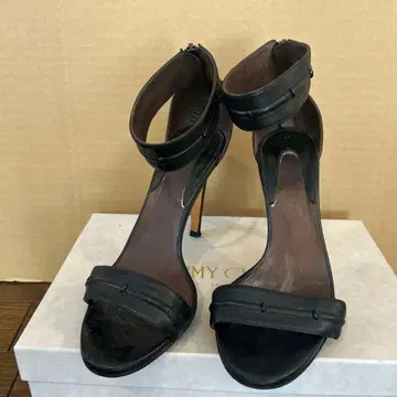 Brunomagli 블랙 앵클 스트랩 샌들