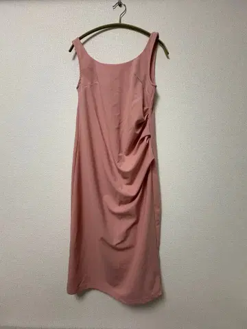 핑크 슬리브리스 무릎 기장 원피스