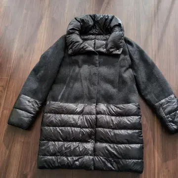 이소재 절개 다운 롱 코트 블랙