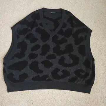 레어 래드 뮤지션 레오파드 니트 베스트