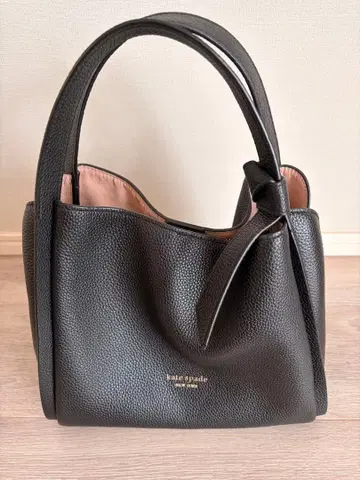 kate spade 리본 포함 가죽 핸드백 블랙