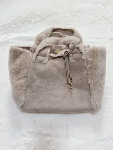 베이지 스웨이드 퍼 토트백