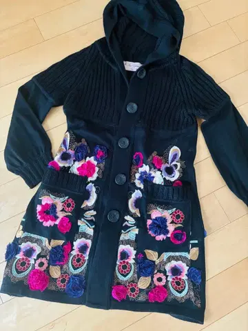 꽃무늬 자수 후드 부착 가디건