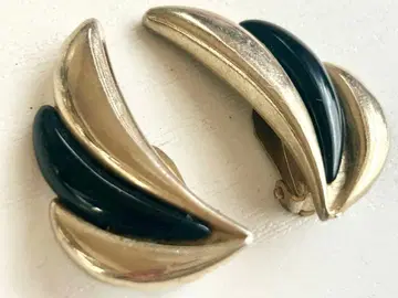 골동품 골드 x 블랙 깃털 같은 vintage 귀찌