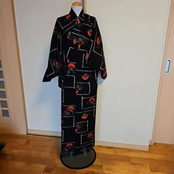 블랙 베이스 오렌지 감 패턴 기모노