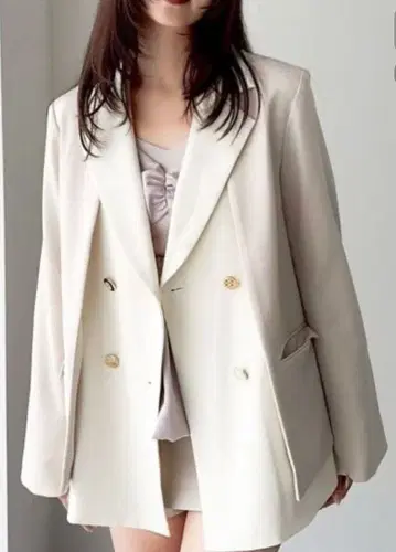 크림색 더블 브레스트 테일러드 자켓