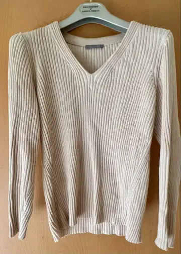 theory luxe 띠어리 럭스 베이지 V넥 스웨터