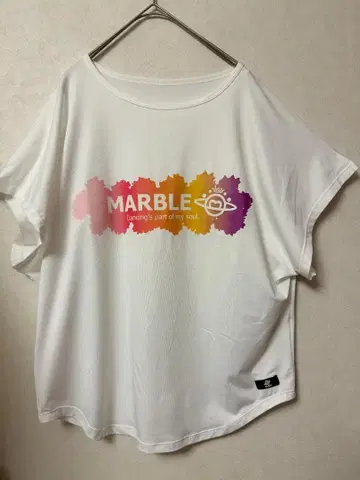 #3626 MARBLE 화이트 x 그라데이션 로고 T셔츠 프리 사이즈