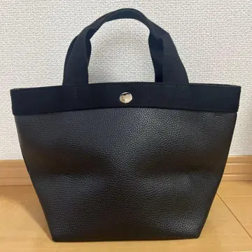 블랙 x 블랙 토트백