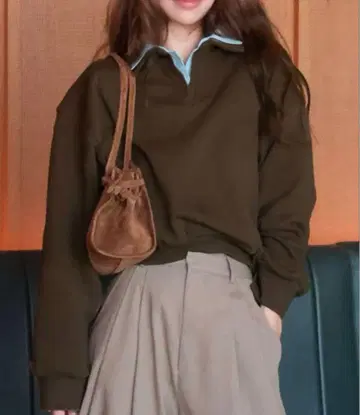 브라운과 스카이블루 폴로 셔츠 스타일 트레이닝복