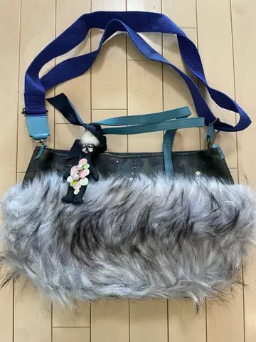 GENTIL BANDIT (장티 방티) 데모데 백