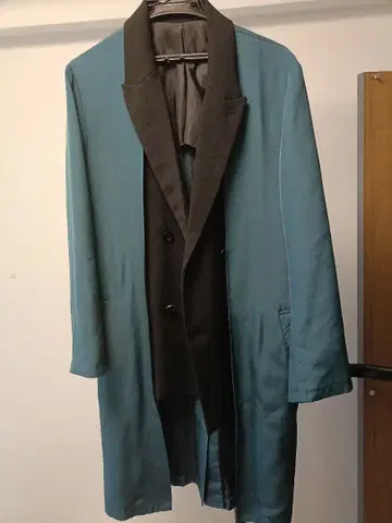 청록색 더블 브레스트 레이어드 체스터 코트