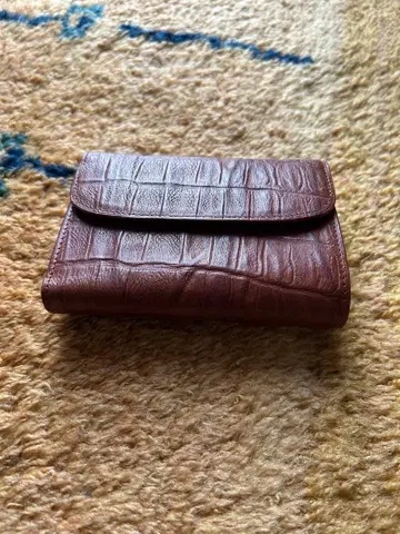 다코타 엠보 접이식 지갑