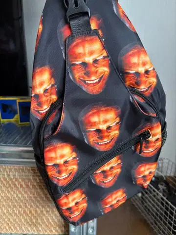 얼굴 디자인 바디백