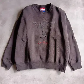 La Hutte 자수 다크 브라운 속기모 맨투맨