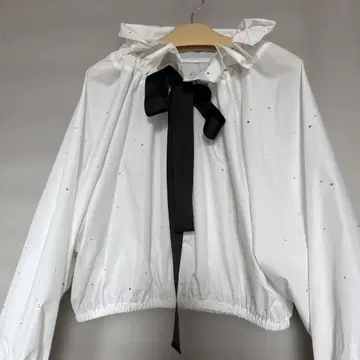 PICCIN 피칭 빅칼라 스팽글 그로그랭 리본 블라우스