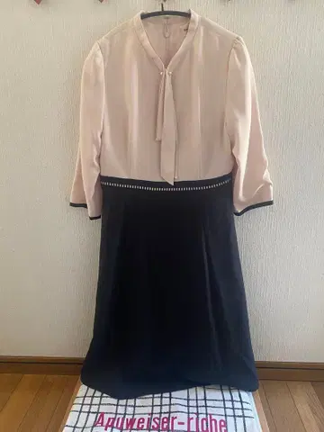 미사용 새상품 Apuweiser-riche 베이지 블랙 원피스 사이즈 2