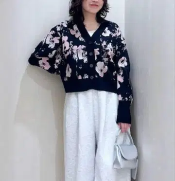 [ 새상품 미사용 ] 로리즈팜 플라워 자카드 가디건 네이비