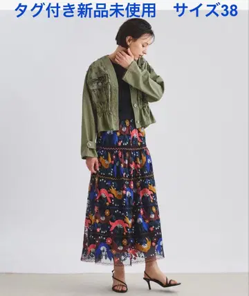 택 포함 미사용 새상품 그레이스 콘티넨탈 멀티 자수 스커트 사이즈 38