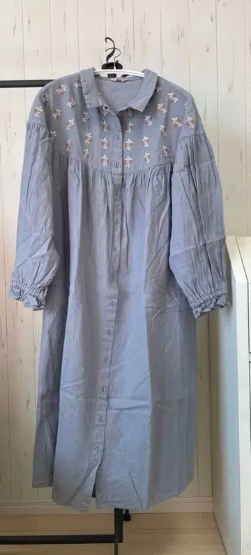 [ 마카베 앨리스 x SamansaMos2 ] 가슴 자수 긴팔 원피스