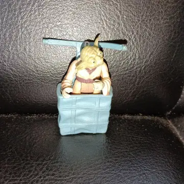 Yoda 피규어 파란 바스켓