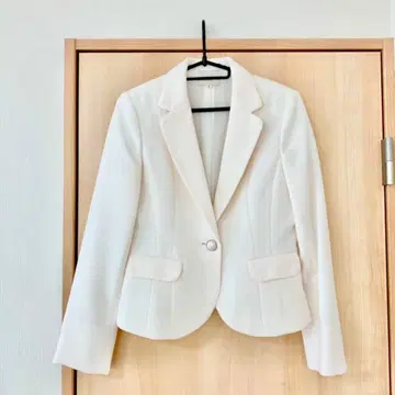 [ 거의 미사용 ] EMMA JAMES 자켓